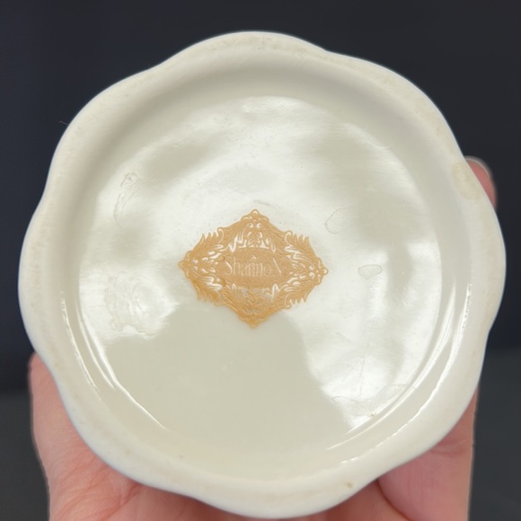 - Vintage Shannon fine porcelain bud vase with shamrock design - Picture 3 of 5